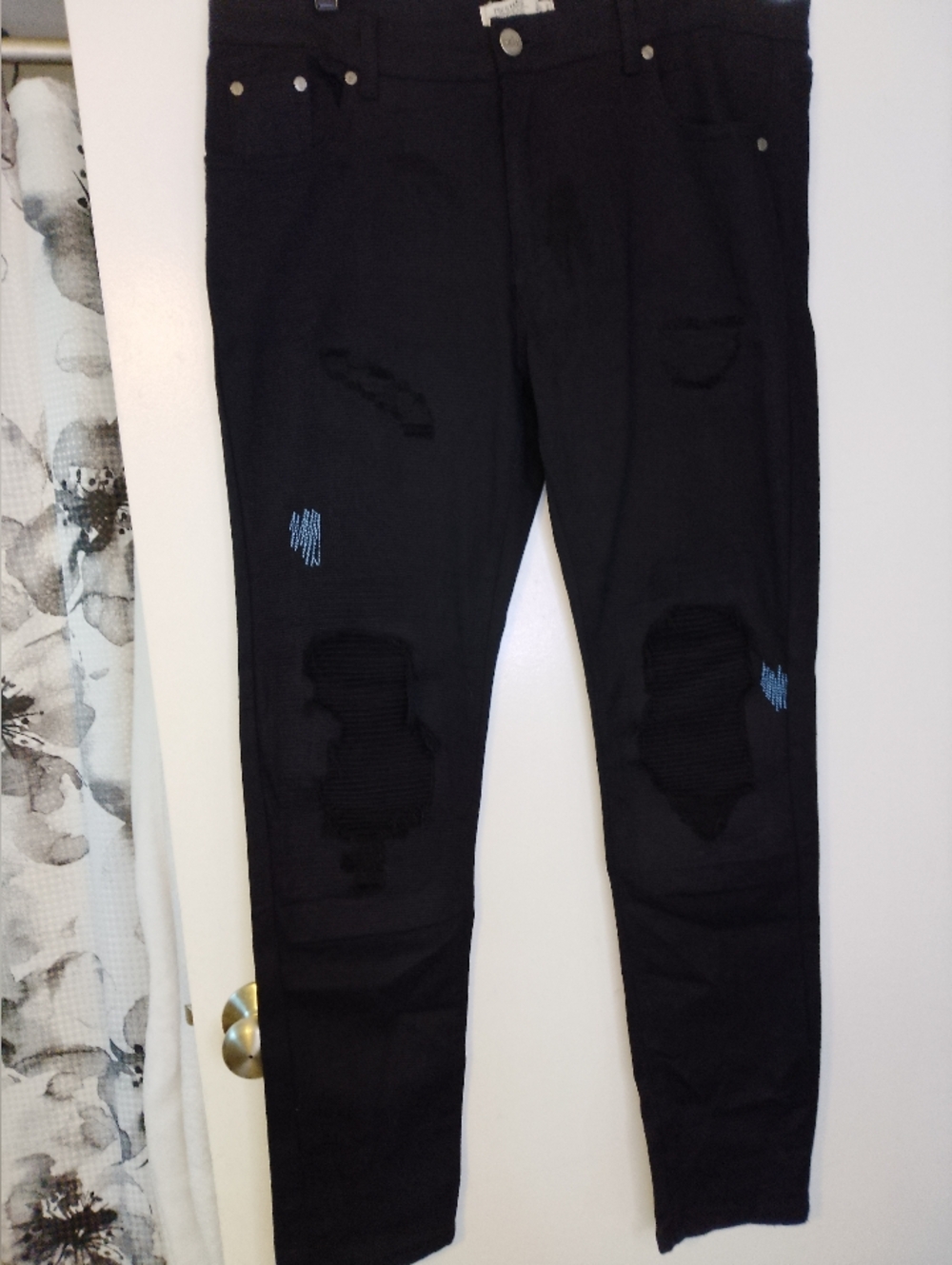 Trestles Mens Black Distressed Skinny Jeans